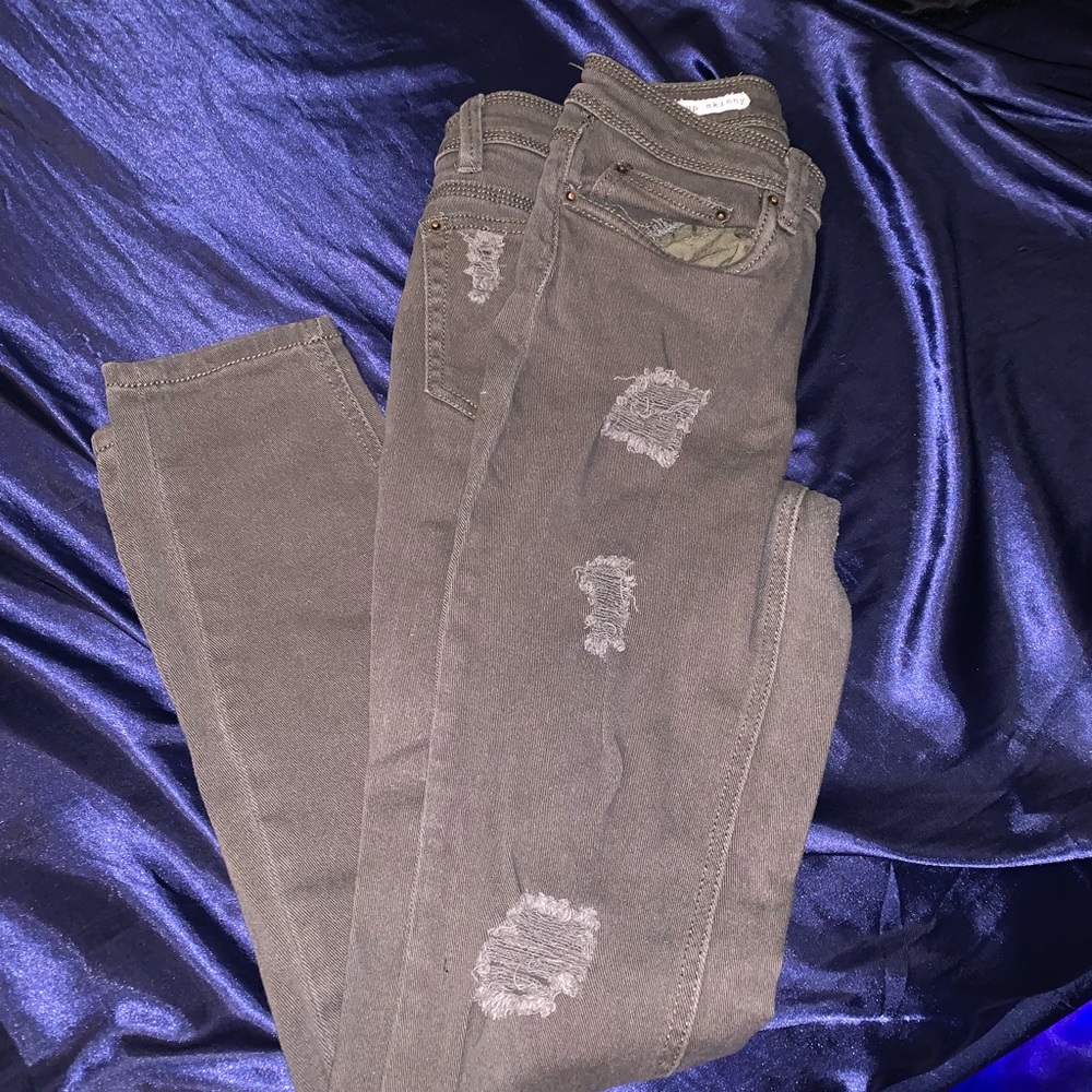 Army green jeans with cuts